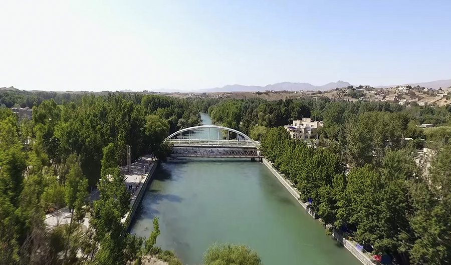 نمایی-از-زاینده-رود-در-قلب-شهر-باغبادران
